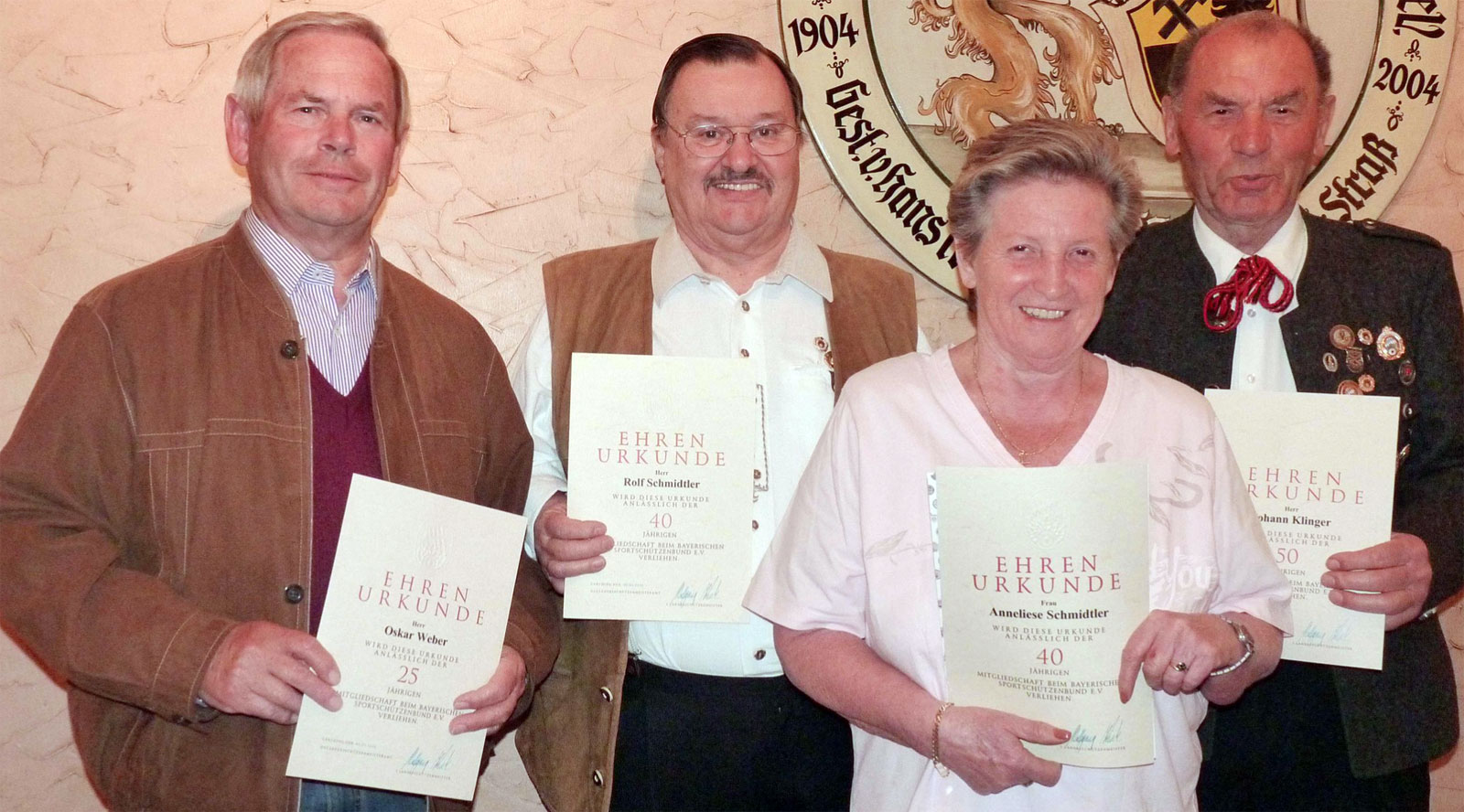 v.l. Oskar Weber 25 J., Rolf und Anneliese Schmidtler 40 J., Hans Klinger 50 J.