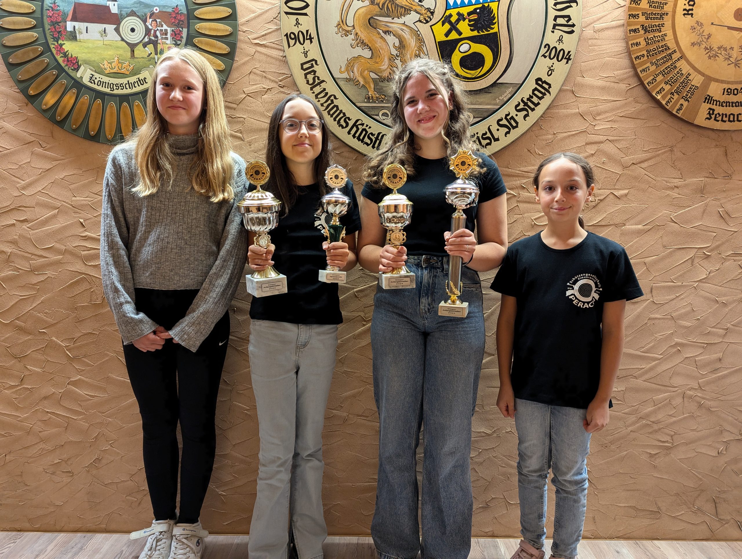 Jana Löwe, Laura Palmitessa, Emma Kern und Sophie Palmitessa